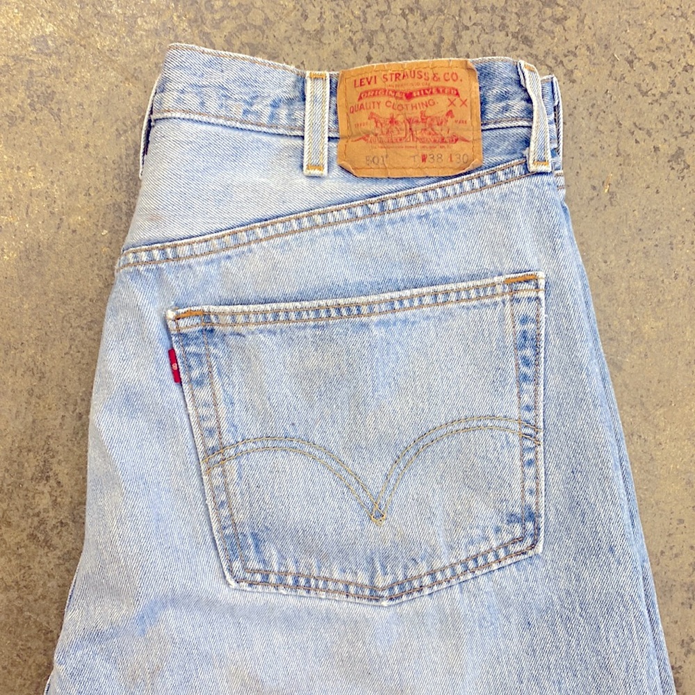 Vintage Levi’s 501 38x30 light wash